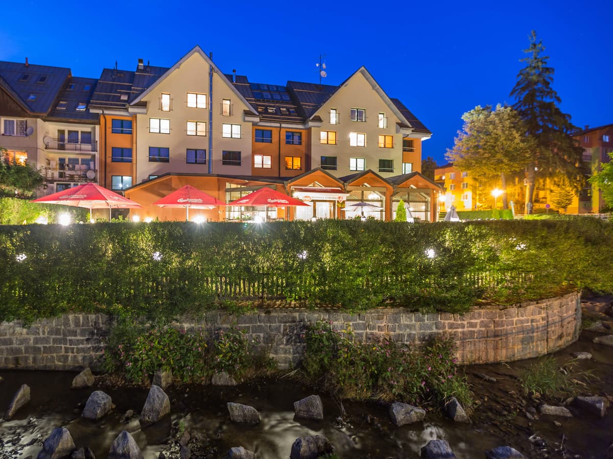 Pension Böhmerwald bei Nacht, Blick über den Fluss